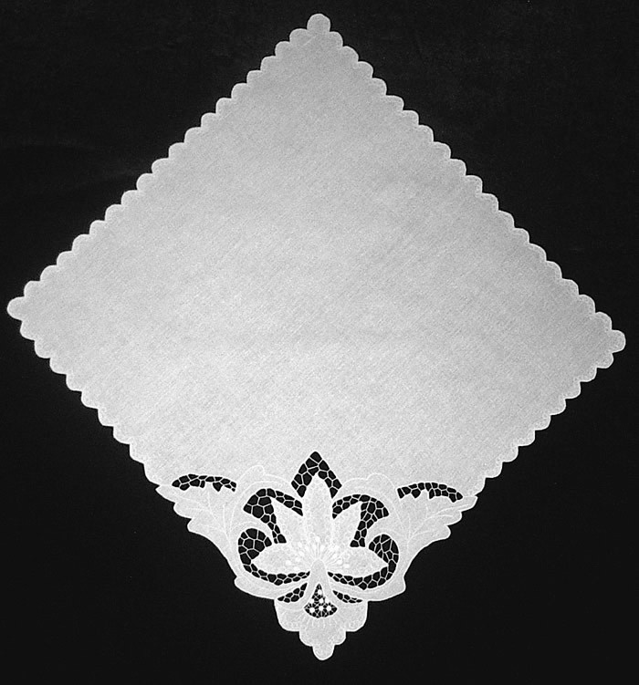 Уголок белого цвета