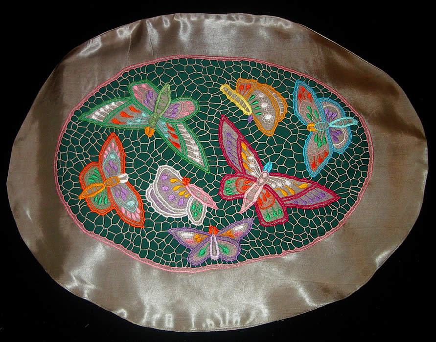 Наволочка из серого атласа на овальную подушку