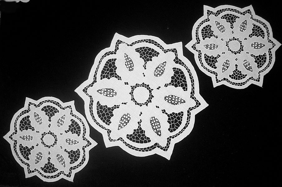 Большая и 2 маленькие салфетки круглые