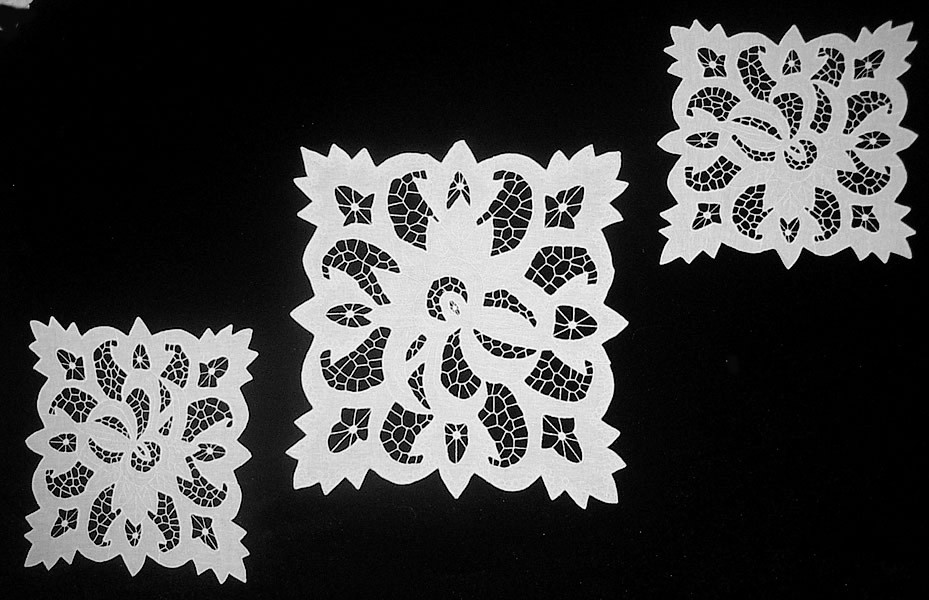 Большая и 2 маленькие салфетки квадратные