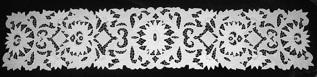 Дорожка на пианино прямоугольная белая