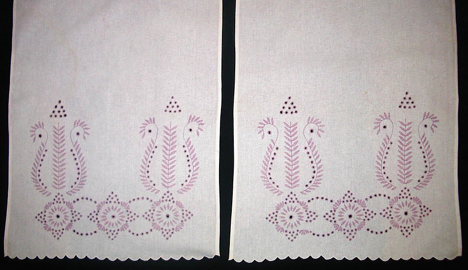 Занавеска белая со светло-фиолетовой вышивкой на 1-е окно