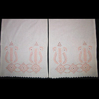 Занавеска белая с оранжевой вышивкой на 3-е окно