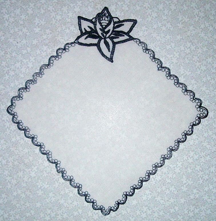 Носовой платок (черными нитками по белому батисту)