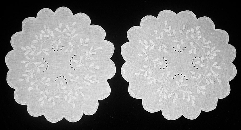 2 салфетки круглые белые