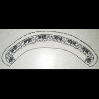 Воротник прямой белый, вышитый черными нитками