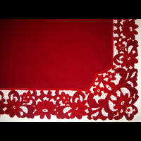 Скатерть вишневого цвета на прямоугольный стол