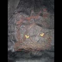 Машинаая вышивка по коже. Взгляд