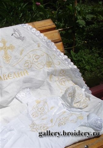 Крестильный комплект. Машинная вышивка