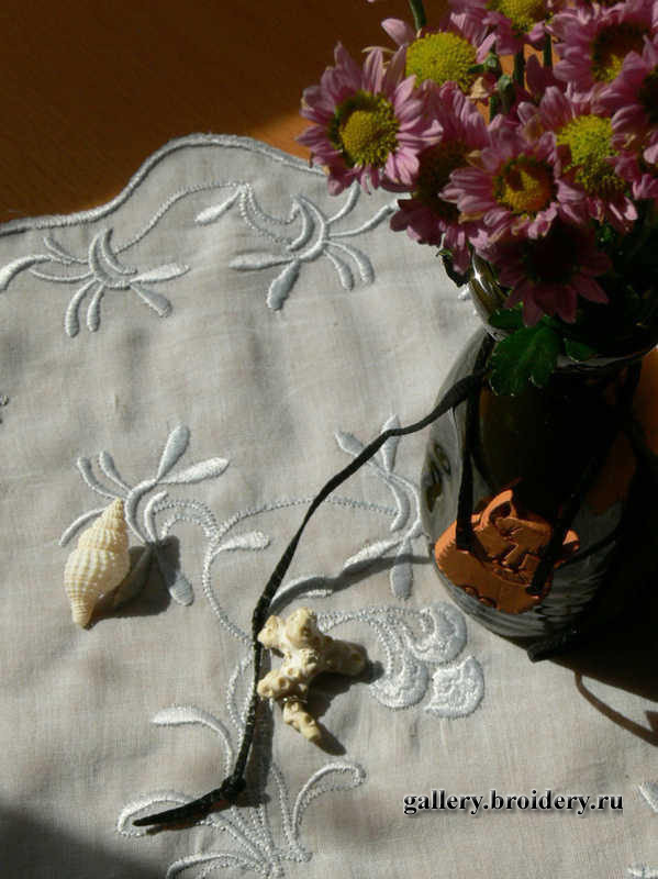 Белая гладь. Машинная вышивка.