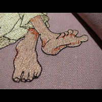 Деталь машинной вышивка. Ноги девочки. 