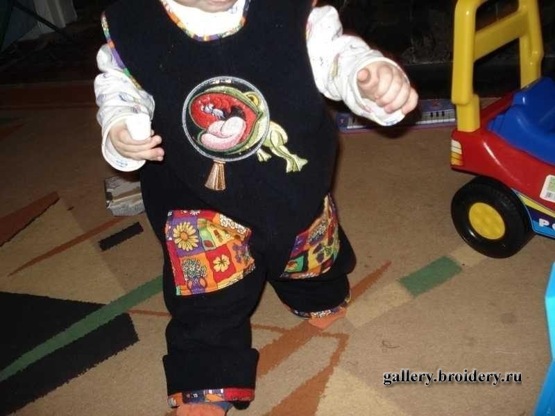 Зимний комбинезон с вышивкой