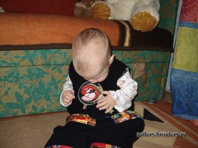 Зимний комбинезон. Машинная вышивка и шитье