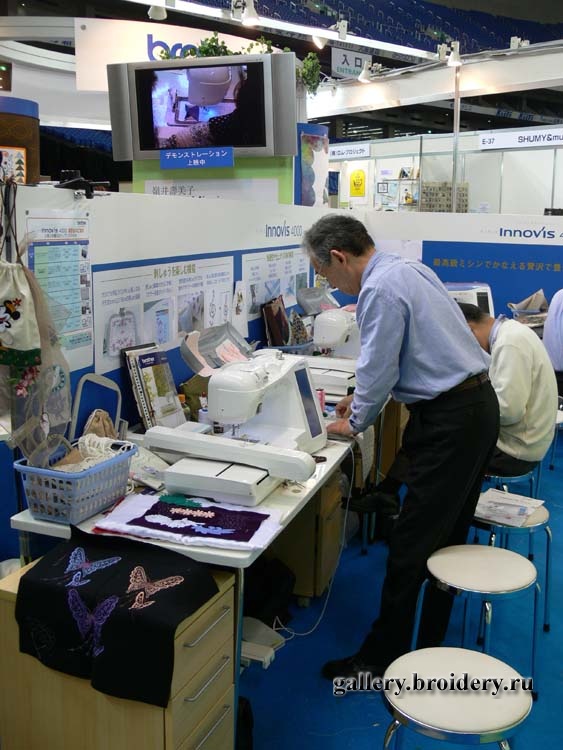 Стенд компании Brother на фестивале квилта. Токио. 