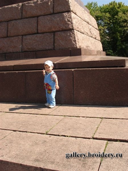 Детский костюм. Машинная вышивка