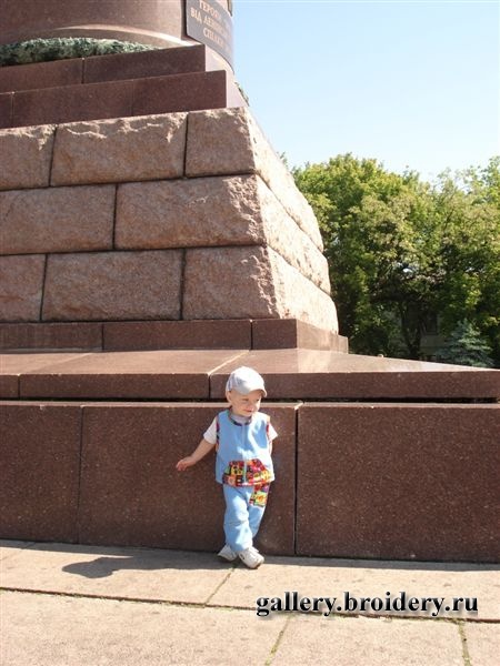 Детский костюм. Машинная вышивка