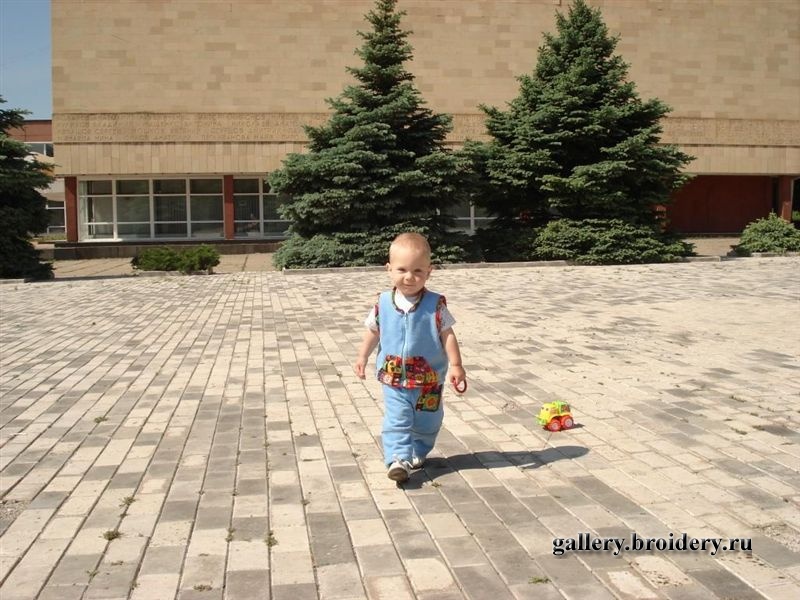 Детский костюм. Машинная вышивка