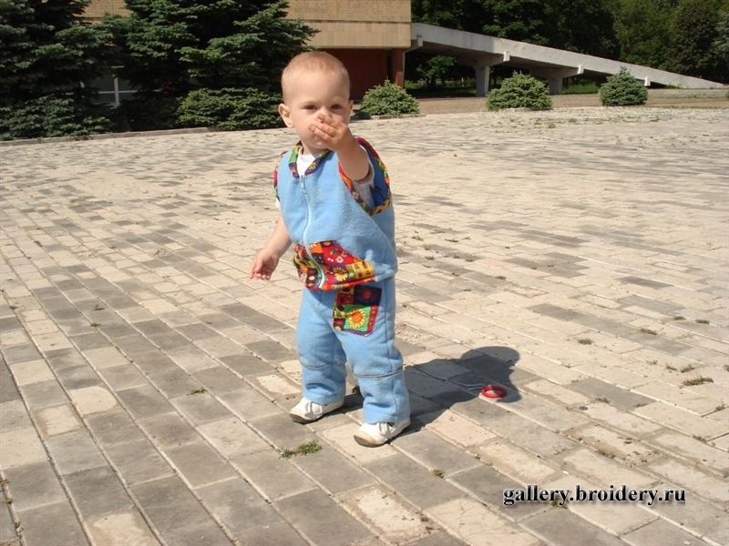 Детский костюм. Машинная вышивка