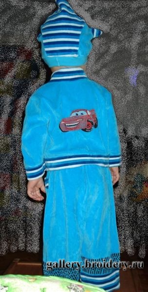 Машинная вышивка. Трикотажный костюм