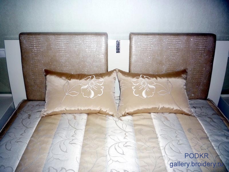 Подушка цветок-2