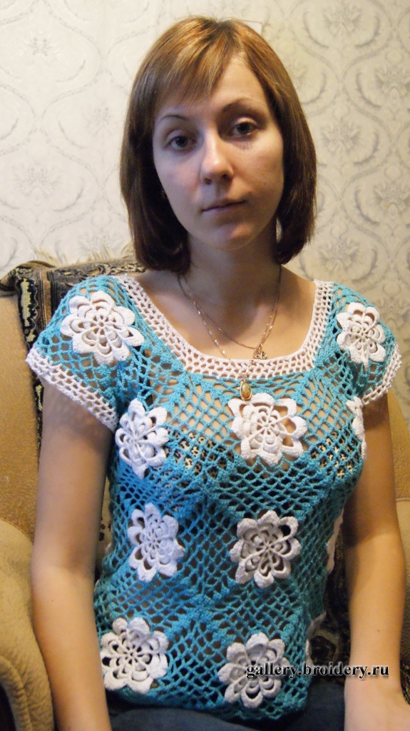 Кофточка с цветочками