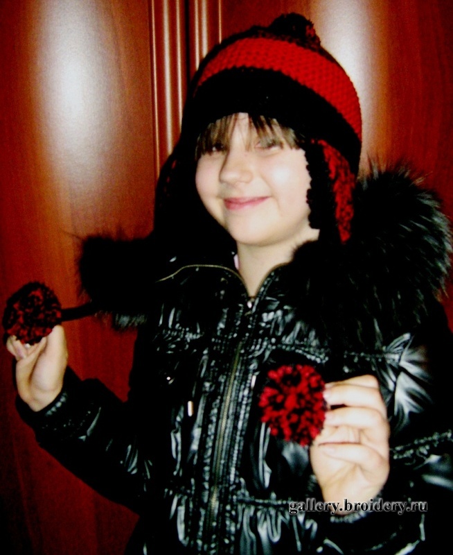 Шапка с помпонами
