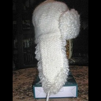 Белая шапка-ушанка