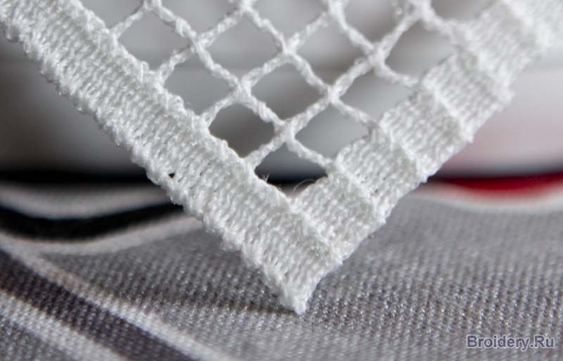 Уголок. Филейное кружево