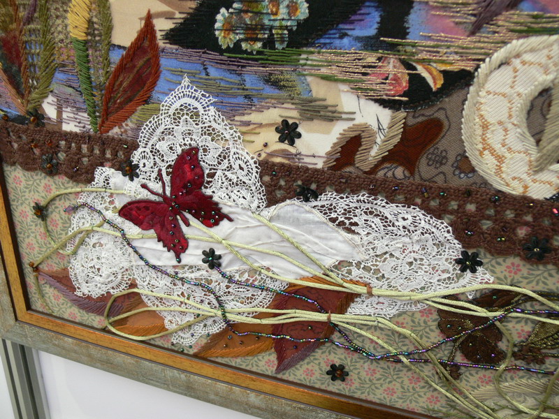 "Позолота вся сотрется". Бабочка на кружевном платке.
