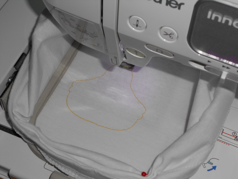 Машинная вышивка. Курочка. Вид сверху.