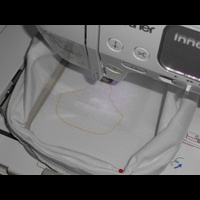 Машинная вышивка. Курочка. Вид сверху.