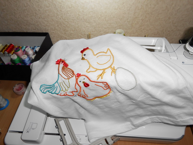 Машинная вышивка. Куринное семейство.
