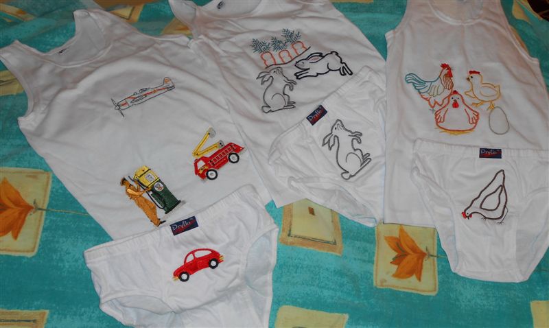 Три комплекта детского белья. машинная вышивка.