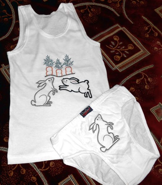 Комплект с кроликами. машинная вышивка.