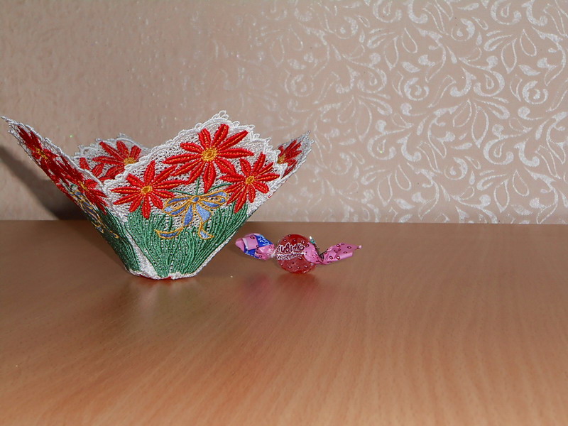 Машинное кружево. Ваза-2