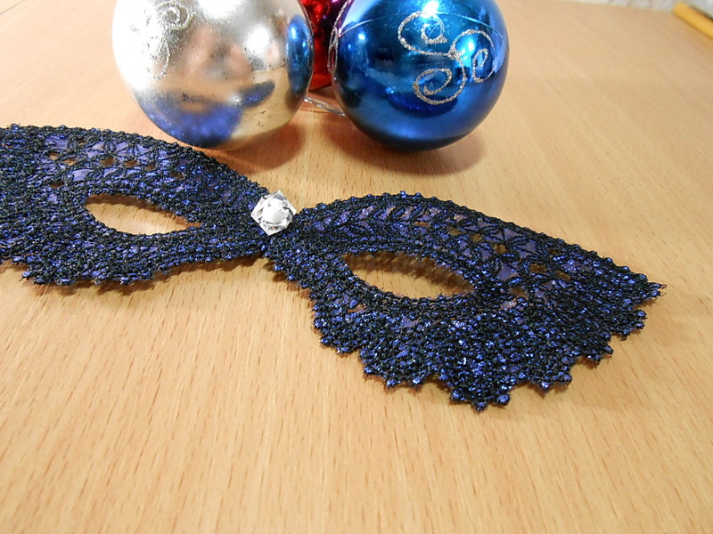 Машинная вышивка. Маска карнавальная