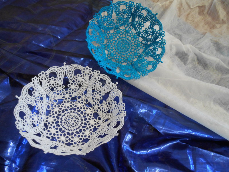 Белое и синее. Машинная вышивка.