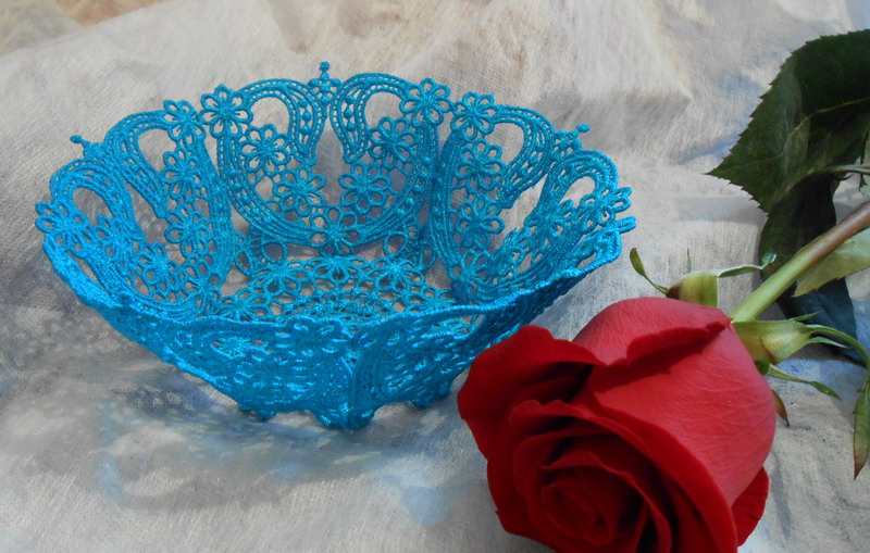 Машинная вышивка. Синяя вазочка