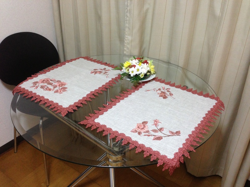 Салфетки (кружево тоже вышито на машине)