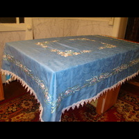 Скатерть 150х170 см.Кружево по краю тоже вышито