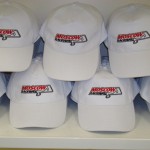 Машинная вышивка на бейсболках