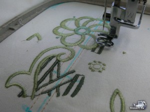 Как вышивать по боковому шву брюк