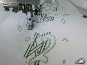 Как вышивать по боковому шву брюк