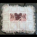 Кружевная декоративная подушка