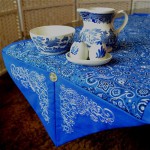 Скатерть с вышивкой на уголках