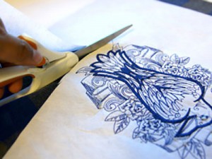 Шарф-хомут с машинной вышивкой