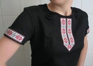 Futbolka_s_vyshivkoj_krestom_05