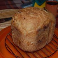 Наш первенец! Белый с изюмом. Правда, мука старая, но зато - изюм без косточек!