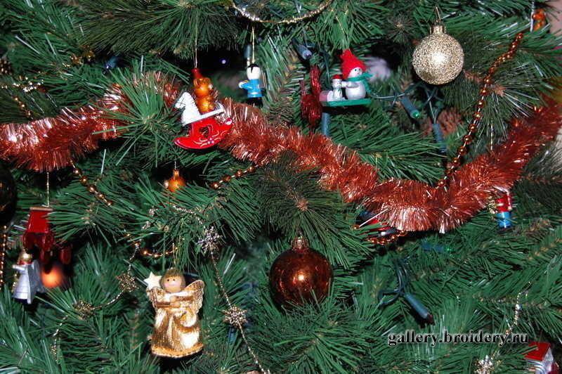 В этом году елка "прошлогодняя"...