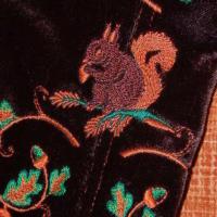 Белочка поближе